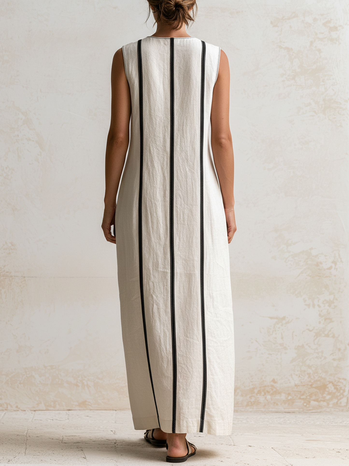 Juliaᵉˢ · Vestido recto midi de lino sin mangas, con solapa y rayas verticales en contraste