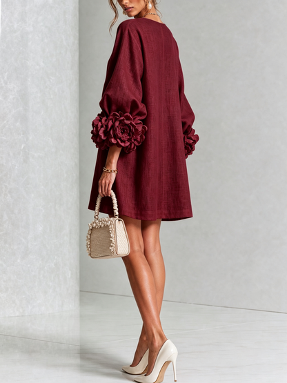 Indara | Vestido mini blanco con botones con motivos florales y mangas con detalles en flores originales.