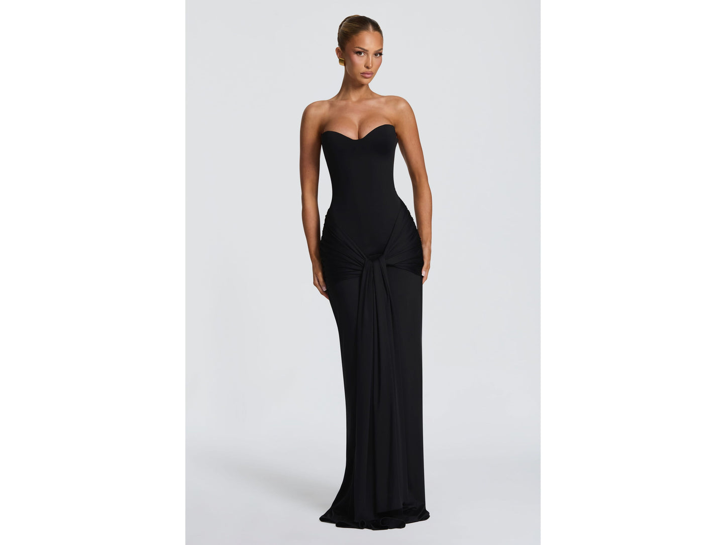 Natalia | Vestido Negro de Escote Corazón