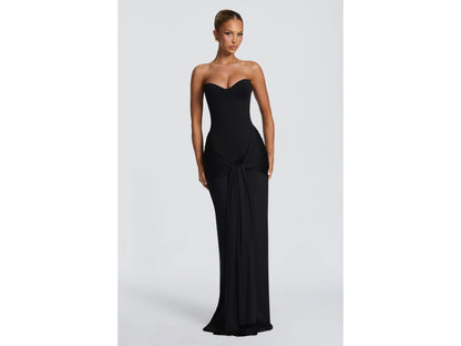 Natalia | Vestido Negro de Escote Corazón